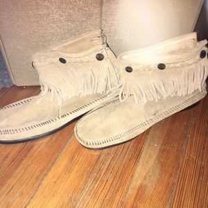 Minnetonka moccasin short boot with fringe